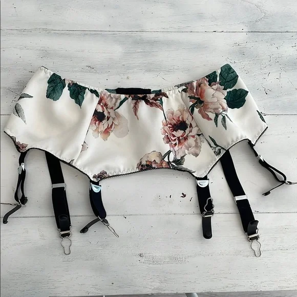 La SENZA | Intimates & Sleepwear | Floral Garter Belt With Black Straps Lus  Like New